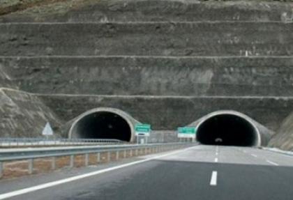 Türkiye'nin en uzun tünelinde 2100 metre yol alındı