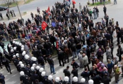 Eylemciler, Eskişehir yolunu trafiğe kapattı