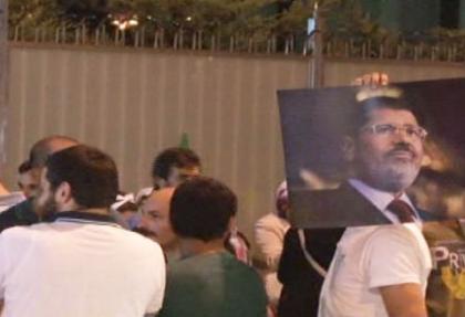 Mısır Konsolosluğu önünde darbe protestosu
