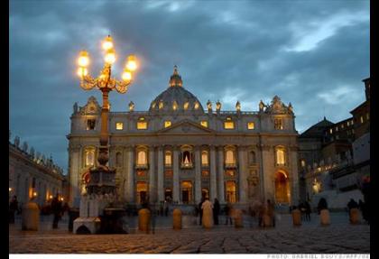 Vatikan Bankası'nın zirvesinde iki istifa