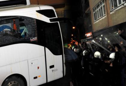Fenerbahçe takım otobüsüne taşlı saldırı!